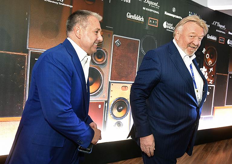 Первый заместитель президента — председателя правления ВТБ Василий Титов (справа) на Charity Battle благотворительного фонда «Друзья» и ИД «Коммерсантъ» в ДЛТ