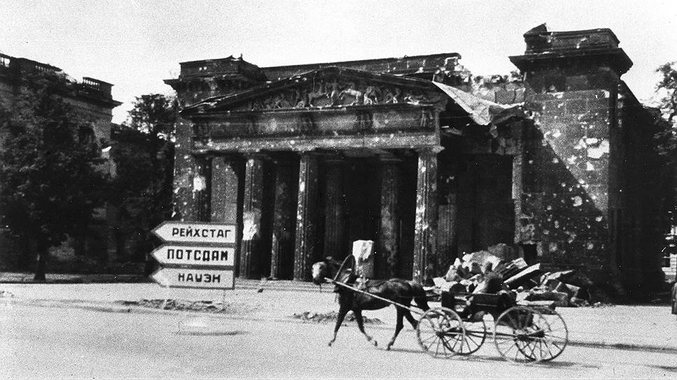 Нойе Вахе», 1945 год 