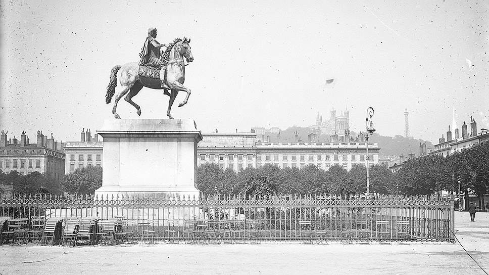 Памятник Людовику XIV в Лионе 