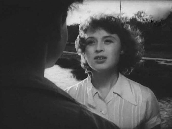 Весенний дождь. Кира Муратова и Александр Муратов, 1958