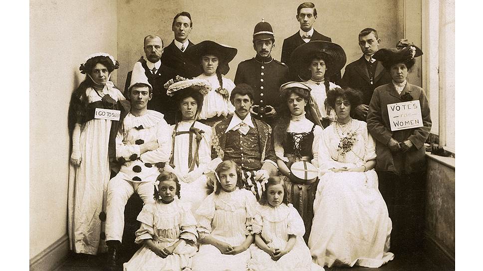 Театральная труппа после спектакля в поддержку суфражисток, 1908