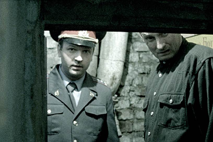 продажный мент:  «Я вам за отца родного. Занимайтесь своим нацизмом. Только когда я скажу, где я скажу и с кем скажу»  Участковый — курирует неонацистскую молодежную группировку в Москве; не только скрывает по распоряжению сверху преступления нацистов, но и использует их в своих корыстных интересах.  «Россия 88», режиссер Павел Бардин 