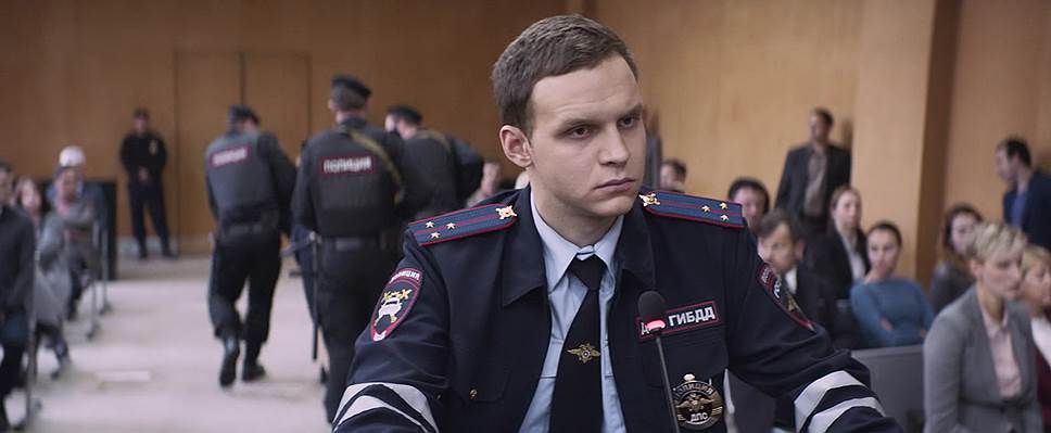 продажный мент:  «Повышают до федерального уровня. Нормальные дела пойдут. Взрослые заказы»  Сотрудник ДПС Павел — подстраивает аварии и вымогает у водителей деньги.  «Подбросы», режиссер Иван Твердовский 