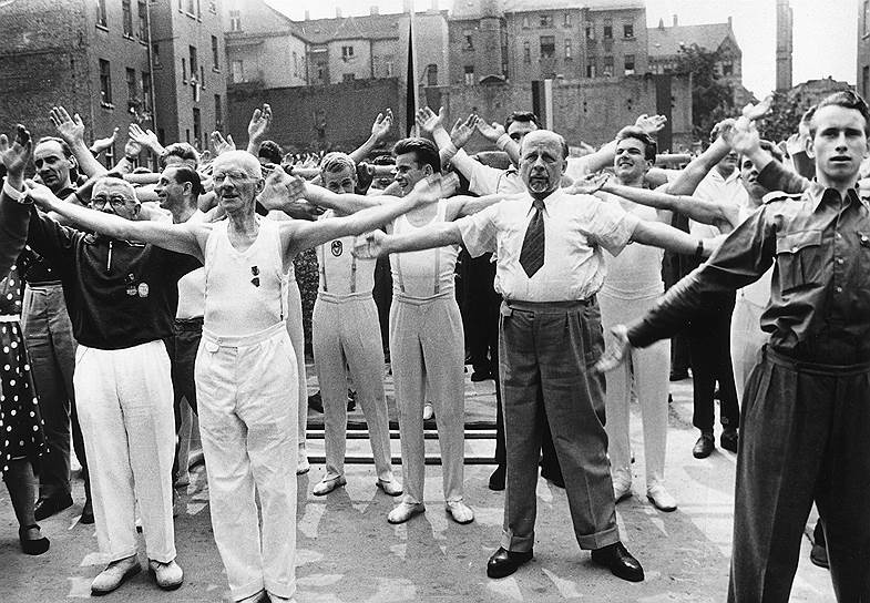 Вальтер Ульбрихт на фестивале спортивной гимнастики, Лейпциг, 1959