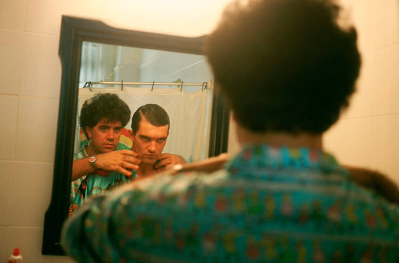 Педро Альмодовар и Антонио Бандерас на съемках «Закона желания», 1986