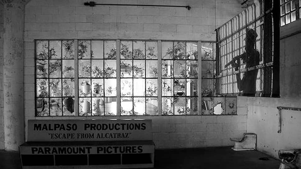 Скамейка Malpaso Production на площадке «Побега из Алькатраса» Дона Сигела, 1979 