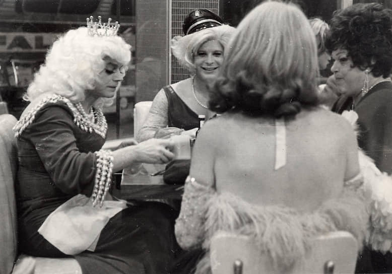 Генри Лилу. Кафе «Комптон», дата неизвестна 