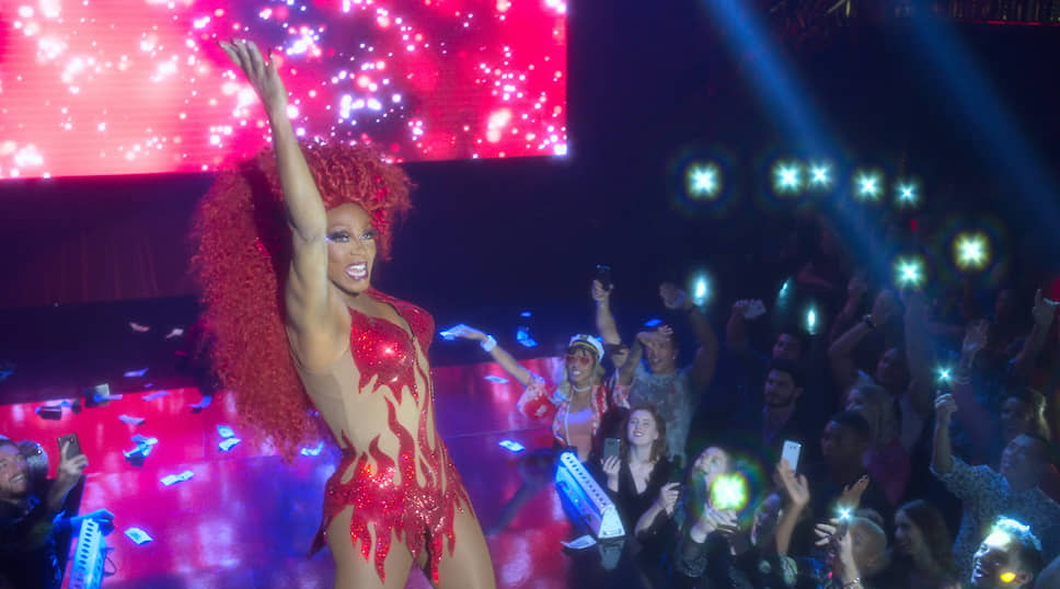 «Эй Джей и Королева». Создатели Ру Пол, Майкл Патрик Кинг, 2020 