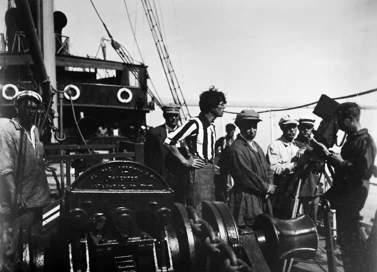 Сергей Эйзенштейн (в центре) на съемках «Броненосца "Потемкин"», 1925