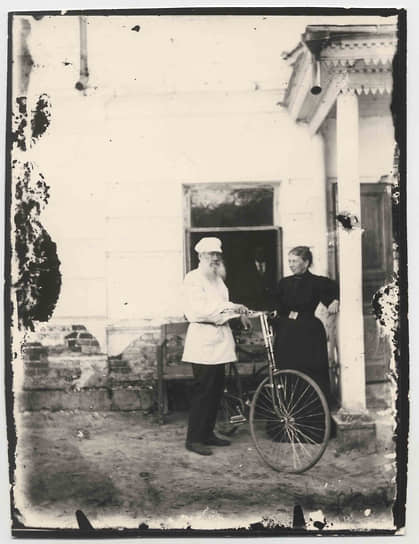 Лев Толстой с женой, 1895 