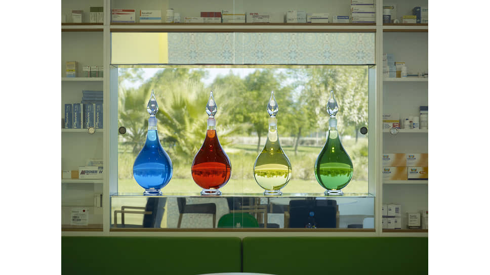 Инсталляция «Pharmacy Cafe» в Национальном музее Катара, 2013 
