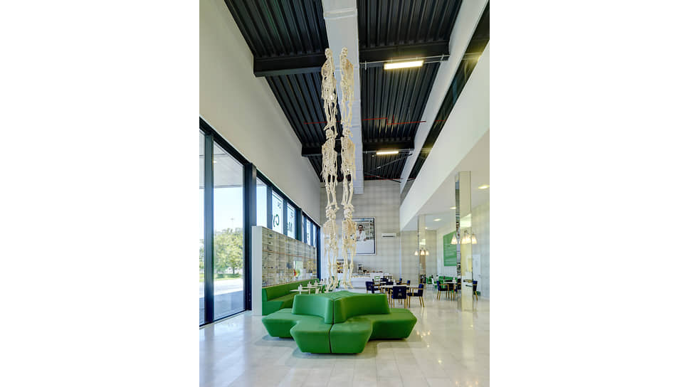 Инсталляция «Pharmacy Cafe» в Национальном музее Катара, 2013 