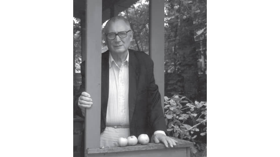 Юрий Мамлеев на даче, 2000-е