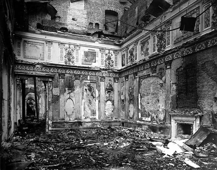 Екатерининский дворец в Царском Селе до реставрации, 1944–1945 