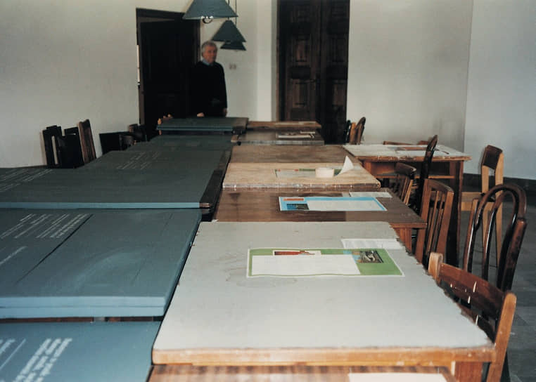 «Коридор двух банальностей», 1994