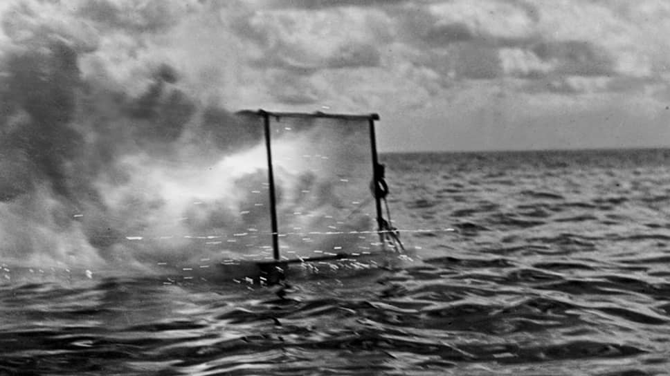 Плот с вспышкой для фотографирования морского дна, 1927 