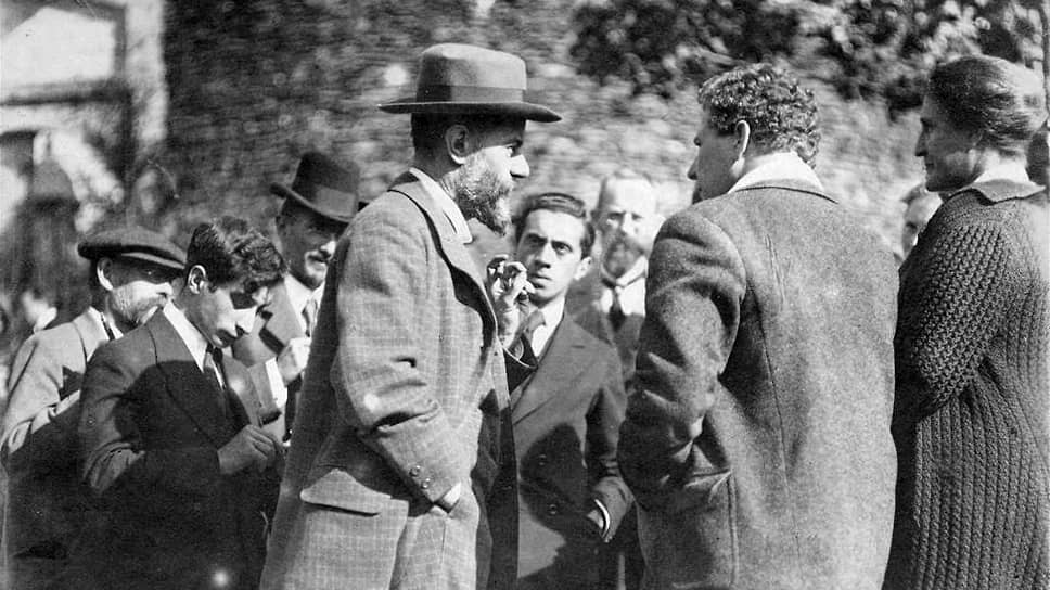 Макс Вебер (слева) на конференции о послевоенном устройстве Германии, 1917
