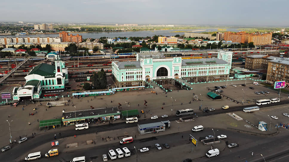 Площадь Гарина-Михайловского и железнодорожный вокзал «Новосибирск-Главный», 2019