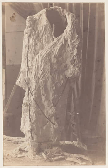 Работа над памятником Оноре де Бальзаку в мастерской Огюста Родена, 1897 