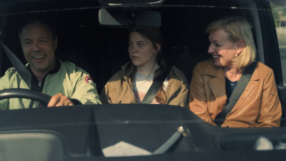 Кадр из сериала «Переходный возраст», режиссер Фил Барантини, 2025
