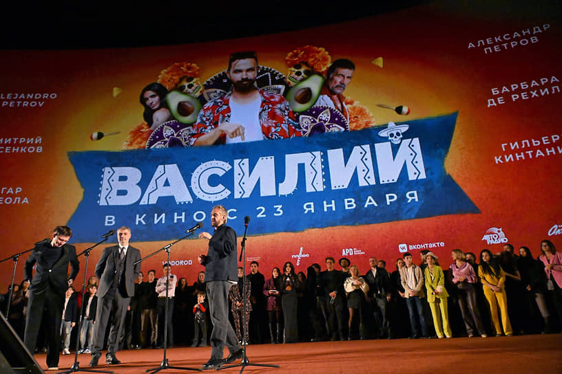 Слева направо: продюсеры Александр Андрющенко, Денис Баглай и Михаил Врубель на премьере фильма «Василий» режиссера Дмитрия Литвиненко в кинотеатре «Октябрь». Москва, 22 января 2025 года