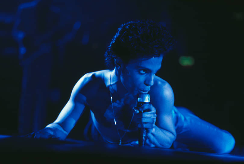 Принс во время выступления на Wembley Arena, Лондон, 1986 