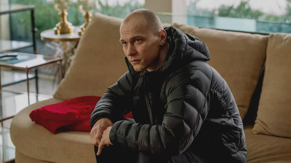Кадр из фильма «Анора», режиссер Шон Бейкер, 2024