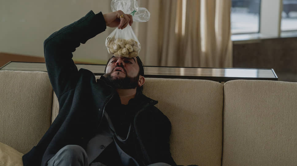 Кадр из фильма «Анора», режиссер Шон Бейкер, 2024