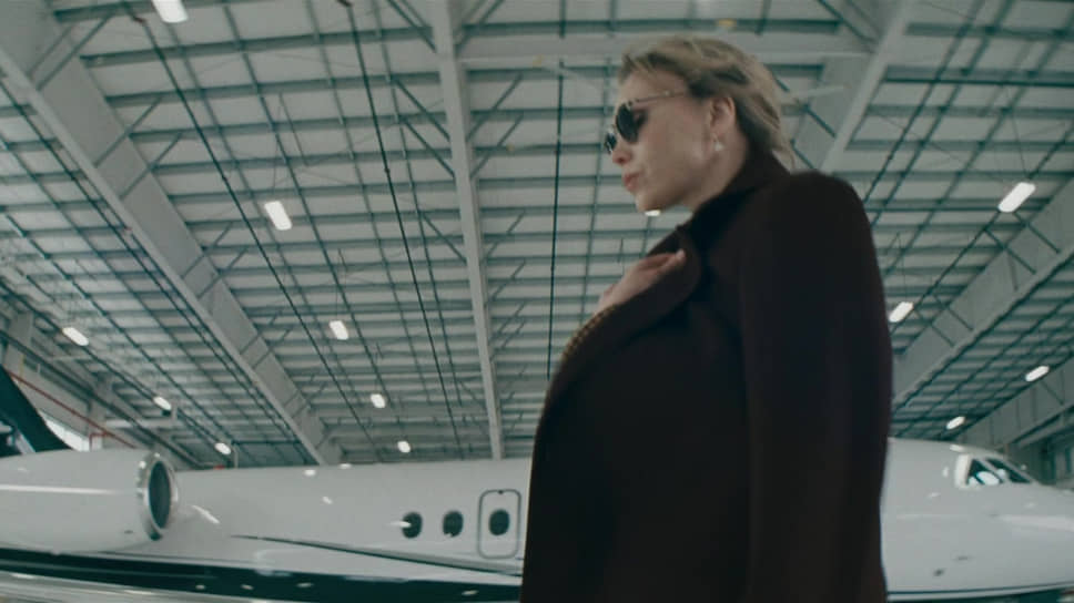 Кадр из фильма «Анора», режиссер Шон Бейкер, 2024