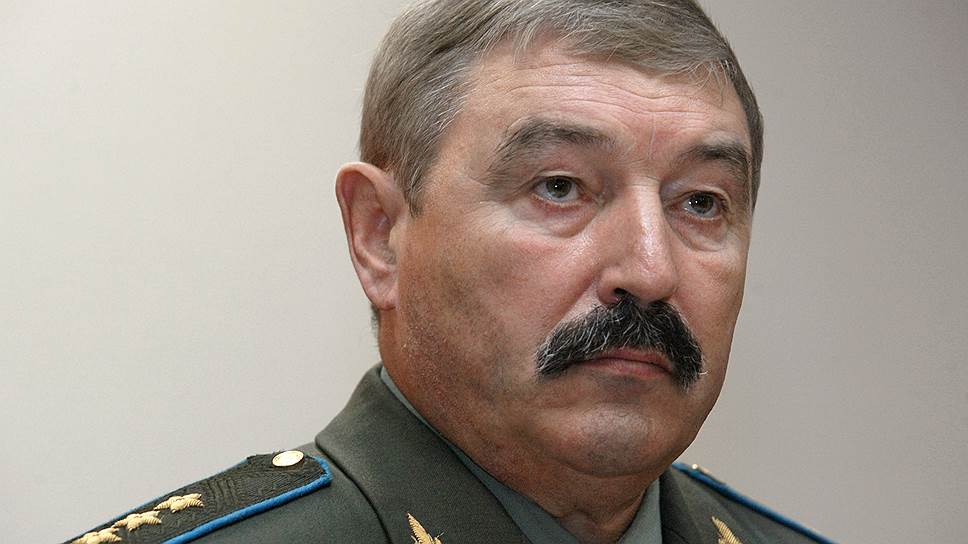 В отличие от других вождей „Родины“, генерал Шпак добывал голоса для блока не предвыборным красноречием, а мужественной молчаливостью