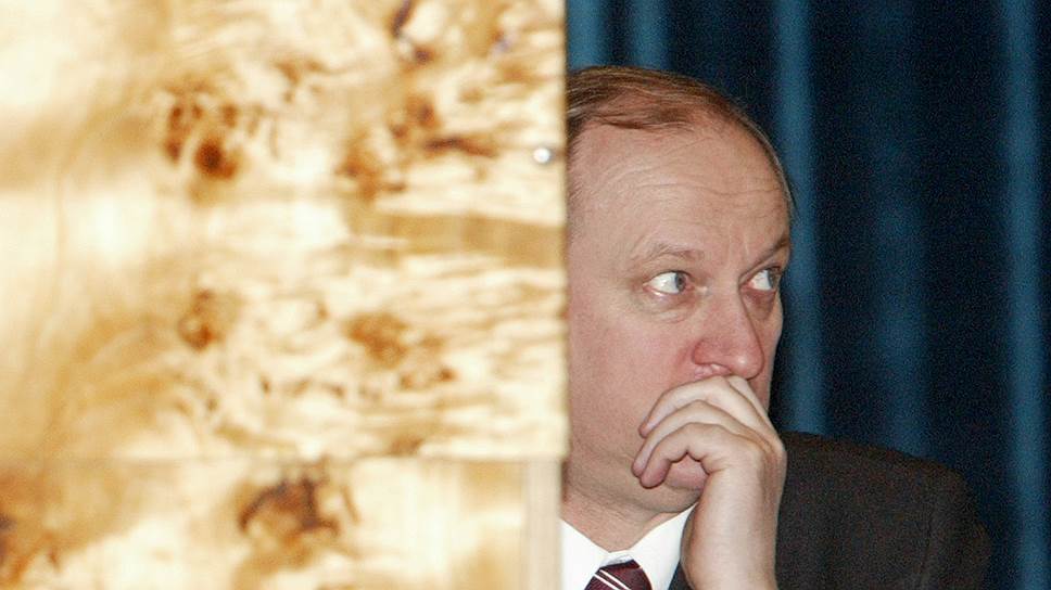 По поручению нового российского премьера присматривать за новым российским президентом будут глава его администрации Сергей Нарышкин и секретарь Совета безопасности Николай Патрушев (на фото) 