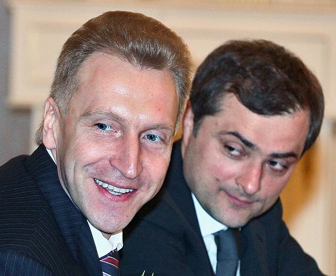 Игорь Шувалов (слева) и Владислав Сурков (справа) 