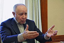 Если правы те, кто считает, что вся история со СКФО затеяна только ради замены Муху Алиева(на фото), то по крайней мере в Дербенте у этого начинания найдется немало сторонников 