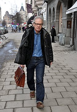 Лица молодых американок приятной наружности могли стать последним, что видел в жизни карикатурист Ларс Вилкс (на фото)