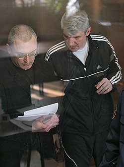 Впервые за год судья Виктор Данилкин разрешил фотографировать Михаила Ходорковского и Платона Лебедева в суде