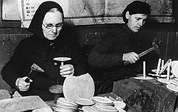 Во время войны указ от 26 июня 1940 года энергично использовался для укрепления спайки тыла и фронта 