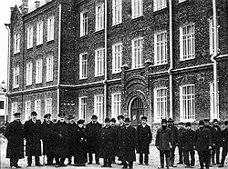 Незначительность правительственных ассигнований на школы, училища и гимназии компенсировалась многочисленностью их попечительских советов 