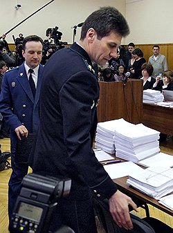 Среди бумаг на столе у прокурора Лахтина не оказалось президентских поправок к УПК 