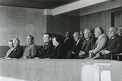 19 июля 1980 года Политбюро ЦК КПСС наслаждалось красочной церемонией открытия Олимпиады. И только Михаил Горбачев был погружен в свои мысли: затаившись в глубине трибуны (на фото справа), он вынашивал перестройку