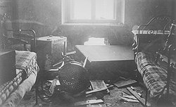 После подавления московского восстания в декабре 1905 года полиция еще долго искала людей, похожих на революционеров, и квартиры, похожие на конспиративные (на фото — квартира после обыска) 