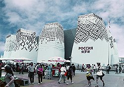 Внутри российского павильона сделан Солнечный город по мотивам сказки Николая Носова про Незнайку. И это такая ситуация, как если бы хорошая девочка съела галлюциноген