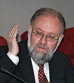 Залогом успешного проведения управляемых выборов в демократические девяностые и недемократические нулевые (на фото Владимир Чуров) была политическая дальнозоркость глав ЦИКа