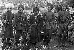 Оцепив горное селение, органы НКВД нередко обнаруживали только стариков, женщин и детей. Все остальные (на фото) обычно были уже далеко