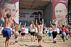 Участники движения равняются на президента и премьера во всех своих начинаниях 