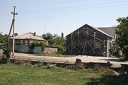 Немногочисленный новострой в Хетагурово пустует — у тех, кому хватило денег на новый дом, и так есть где жить