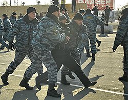 Акция автомобилистов во Владивостоке против повышения пошлин на импортные автомобили в декабре 2008 года по-настоящему напугала власти 