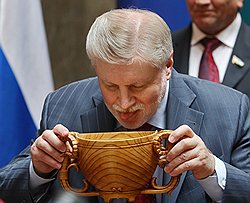 Сергей Миронов не теряет вкус к социально значимым продуктам 