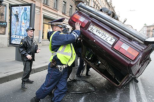 РАЗВОРОТ ЧЕРЕЗ ДВЕ СПЛОШНЫЕ Санкт-Петербург, 2007 год