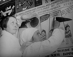 Сытые и ухоженные карапузы на агитплакатах разительно отличались от больных, голодных и изможденных прототипов из реальной жизни 