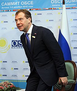 Дмитрий Медведев уповает на личные отношения с США и Европой 